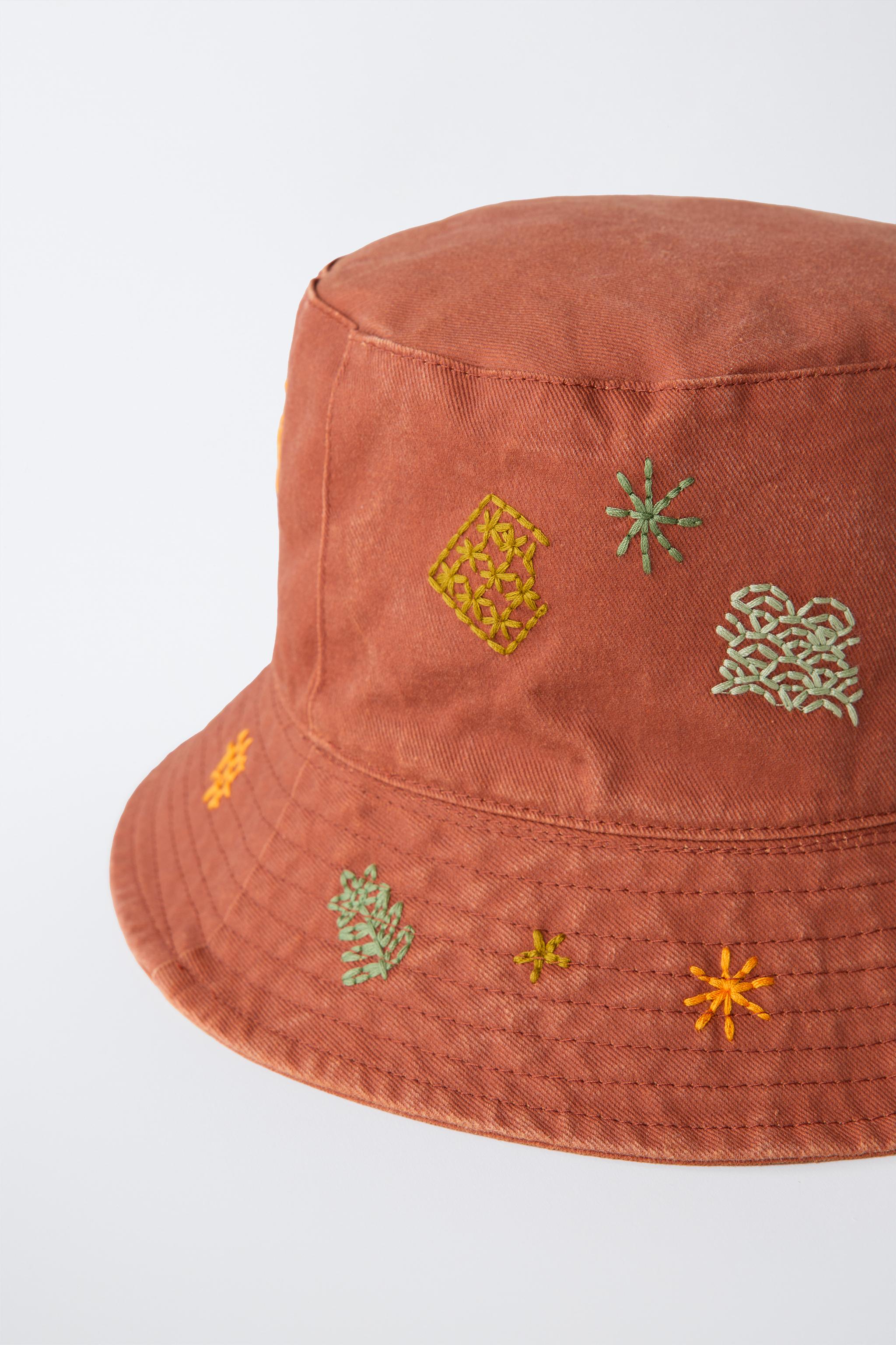 EMBROIDERED BUCKET HAT
